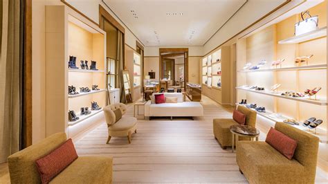 nuove louis vuitton|buying louis vuitton in milan.